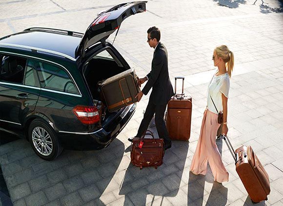 0007860xe-dua-don-san-bay-kaohsiung-cao-hung